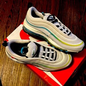 USED LIKE NEW! Only worn twice